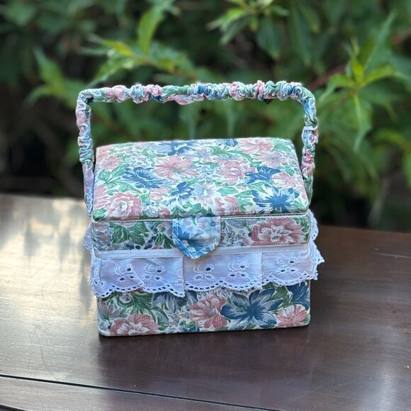 Vintage Singer Sewing Box for Storage or Organizing Crafts or Sewing Supplies - Picture 1 of 16